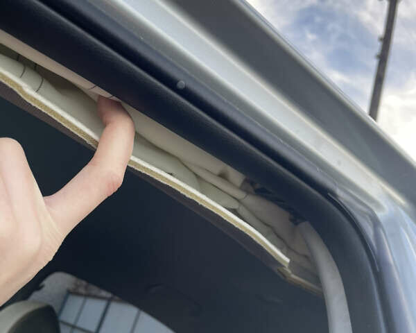 Сірий Хендай Соната, об'ємом двигуна 2.36 л та пробігом 97 тис. км за 3700 $, фото 14 на Automoto.ua