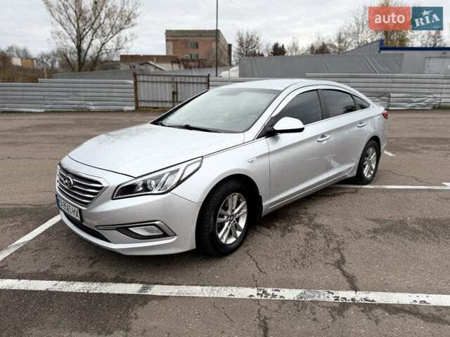 Серый Хендай Соната, объемом двигателя 2 л и пробегом 290 тыс. км за 12000 $, фото 2 на Automoto.ua