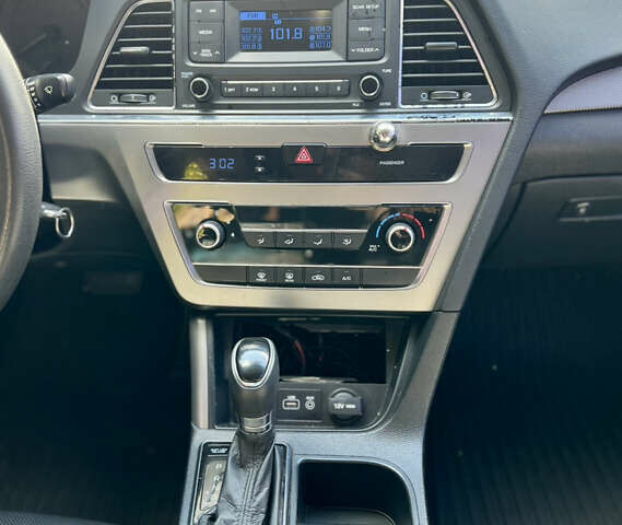 Серый Хендай Соната, объемом двигателя 2 л и пробегом 350 тыс. км за 8700 $, фото 22 на Automoto.ua