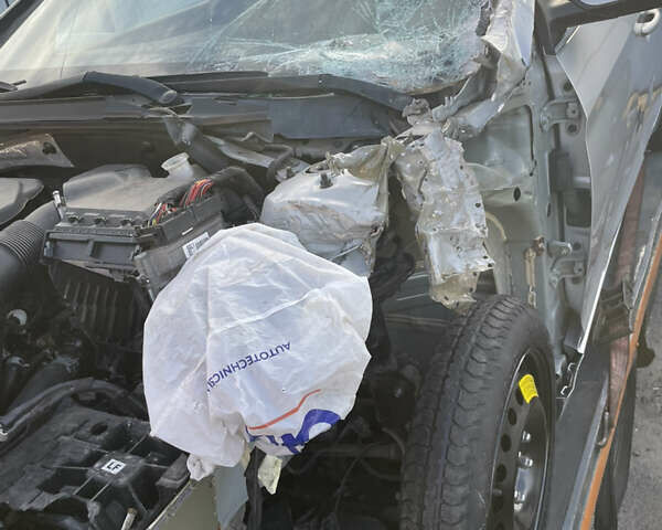 Сірий Хендай Соната, об'ємом двигуна 2.36 л та пробігом 97 тис. км за 3700 $, фото 16 на Automoto.ua