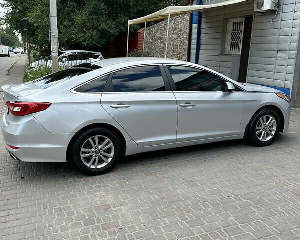 Сірий Хендай Соната, об'ємом двигуна 2.4 л та пробігом 155 тис. км за 10900 $, фото 6 на Automoto.ua