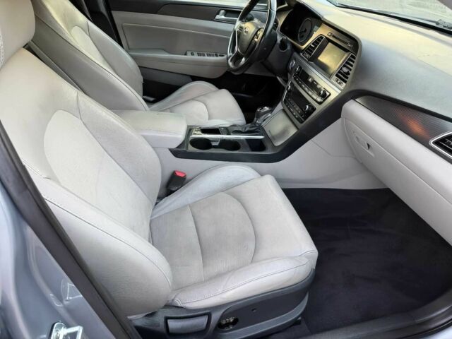 Серый Хендай Соната, объемом двигателя 2.4 л и пробегом 79 тыс. км за 1500 $, фото 7 на Automoto.ua