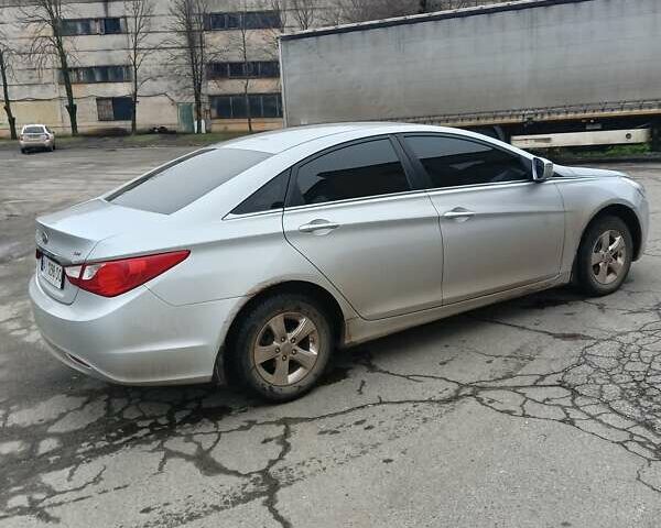 Сірий Хендай Соната, об'ємом двигуна 2 л та пробігом 305 тис. км за 12300 $, фото 2 на Automoto.ua