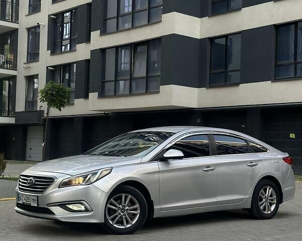 Серый Хендай Соната, объемом двигателя 2 л и пробегом 381 тыс. км за 8300 $, фото 3 на Automoto.ua