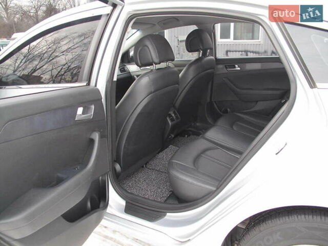 Сірий Хендай Соната, об'ємом двигуна 2 л та пробігом 265 тис. км за 10500 $, фото 28 на Automoto.ua