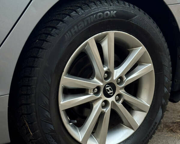 Серый Хендай Соната, объемом двигателя 2 л и пробегом 169 тыс. км за 11700 $, фото 6 на Automoto.ua