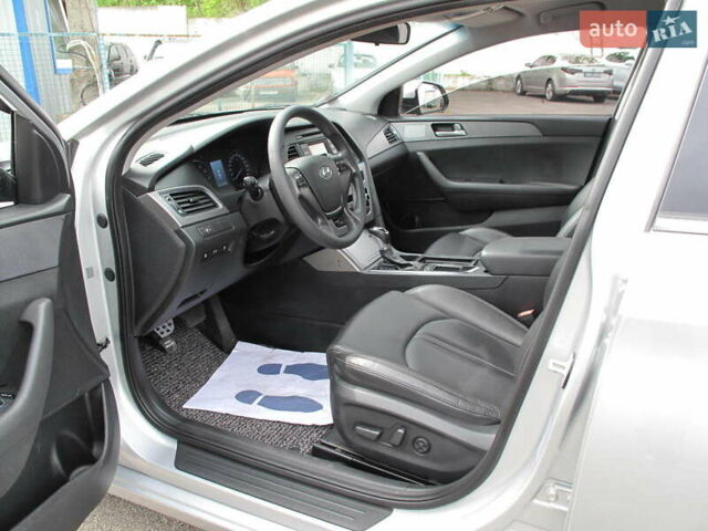 Сірий Хендай Соната, об'ємом двигуна 2 л та пробігом 265 тис. км за 10500 $, фото 8 на Automoto.ua