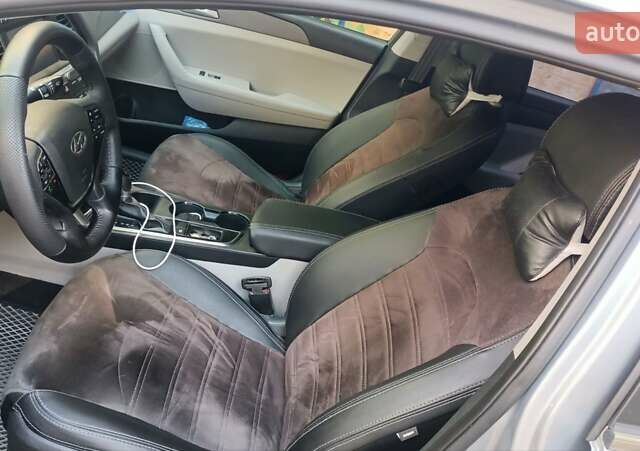 Серый Хендай Соната, объемом двигателя 2.4 л и пробегом 190 тыс. км за 10000 $, фото 1 на Automoto.ua