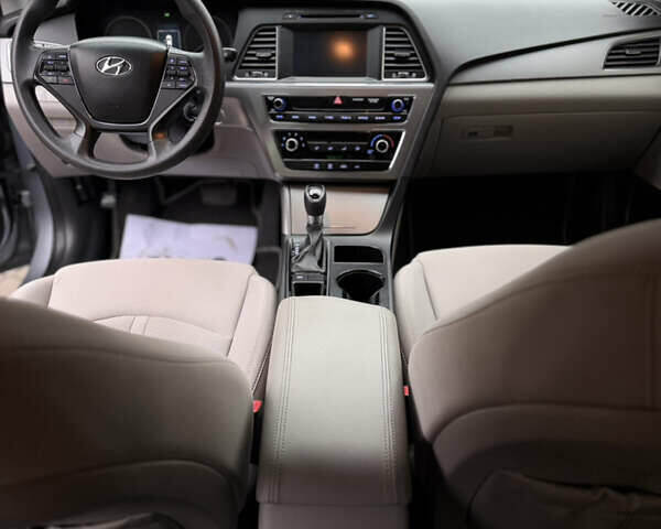 Сірий Хендай Соната, об'ємом двигуна 2.36 л та пробігом 100 тис. км за 8900 $, фото 6 на Automoto.ua