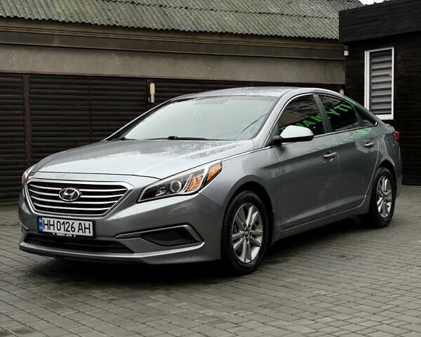 Сірий Хендай Соната, об'ємом двигуна 2.36 л та пробігом 100 тис. км за 8900 $, фото 1 на Automoto.ua