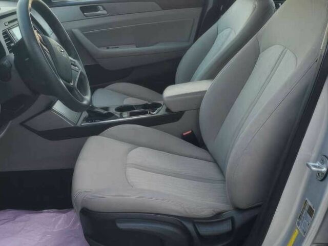 Серый Хендай Соната, объемом двигателя 2 л и пробегом 74 тыс. км за 6600 $, фото 6 на Automoto.ua