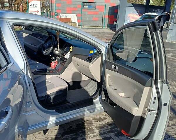 Серый Хендай Соната, объемом двигателя 2.36 л и пробегом 203 тыс. км за 13349 $, фото 22 на Automoto.ua