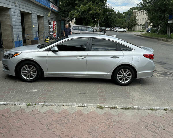 Сірий Хендай Соната, об'ємом двигуна 2.4 л та пробігом 155 тис. км за 10900 $, фото 3 на Automoto.ua