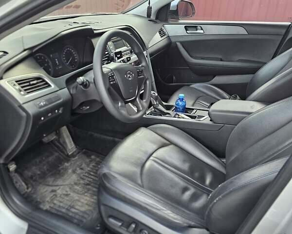 Сірий Хендай Соната, об'ємом двигуна 2 л та пробігом 380 тис. км за 10500 $, фото 16 на Automoto.ua