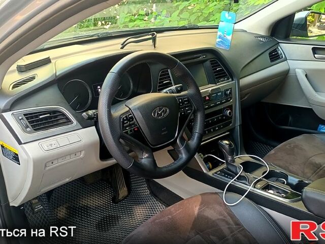 Сірий Хендай Соната, об'ємом двигуна 2.4 л та пробігом 190 тис. км за 10000 $, фото 7 на Automoto.ua