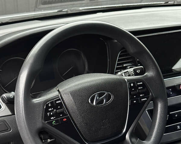 Серый Хендай Соната, объемом двигателя 2 л и пробегом 290 тыс. км за 8900 $, фото 3 на Automoto.ua