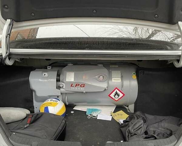 Сірий Хендай Соната, об'ємом двигуна 2 л та пробігом 305 тис. км за 12300 $, фото 3 на Automoto.ua