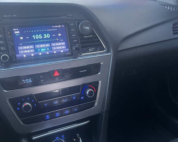 Сірий Хендай Соната, об'ємом двигуна 2 л та пробігом 363 тис. км за 9700 $, фото 3 на Automoto.ua