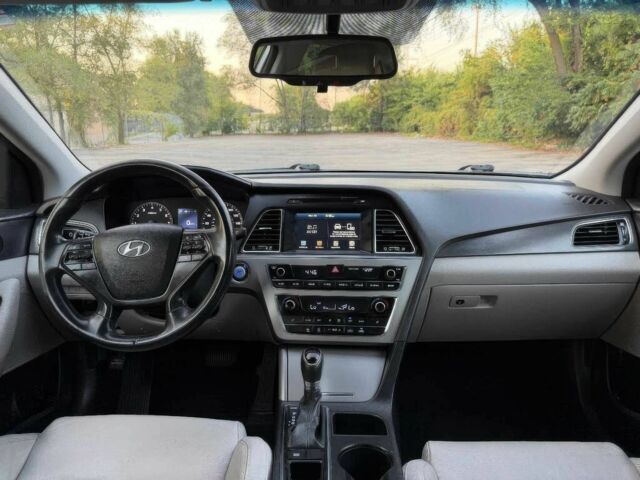 Серый Хендай Соната, объемом двигателя 2.4 л и пробегом 79 тыс. км за 1500 $, фото 9 на Automoto.ua