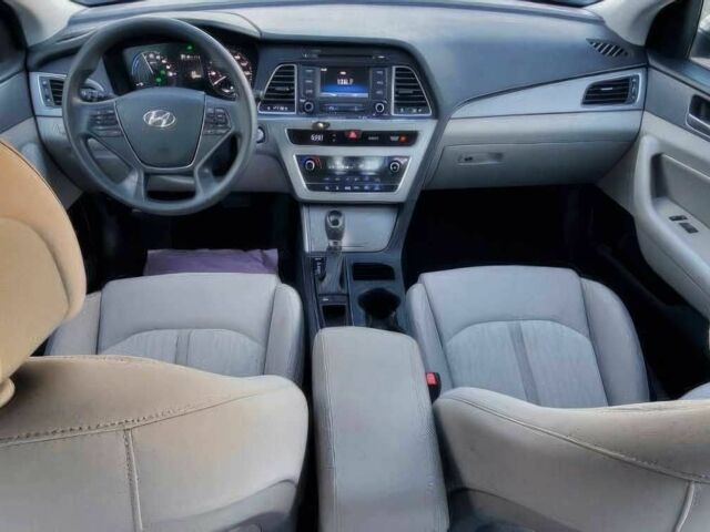 Серый Хендай Соната, объемом двигателя 2 л и пробегом 74 тыс. км за 6600 $, фото 8 на Automoto.ua