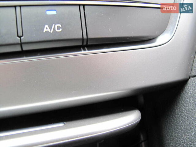 Сірий Хендай Соната, об'ємом двигуна 2 л та пробігом 265 тис. км за 10500 $, фото 70 на Automoto.ua