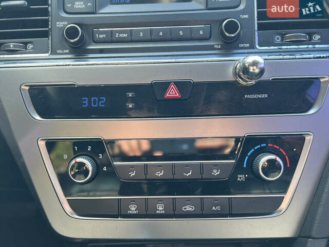 Серый Хендай Соната, объемом двигателя 2 л и пробегом 350 тыс. км за 8700 $, фото 24 на Automoto.ua