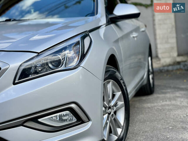 Серый Хендай Соната, объемом двигателя 2 л и пробегом 350 тыс. км за 8700 $, фото 8 на Automoto.ua