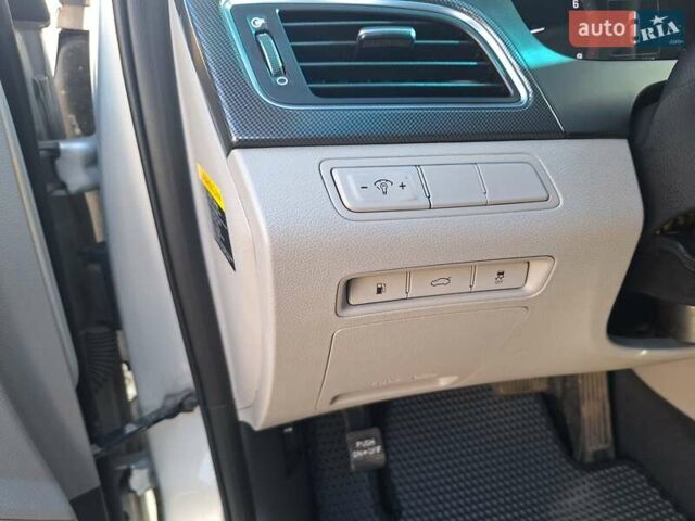 Хендай Соната 2016 в Первомайск на Automoto.ua Серый Хендай Соната, объемом двигателя 2.36 л и пробегом 204 тыс. км за 10600 $, фото 19 на Automoto.ua