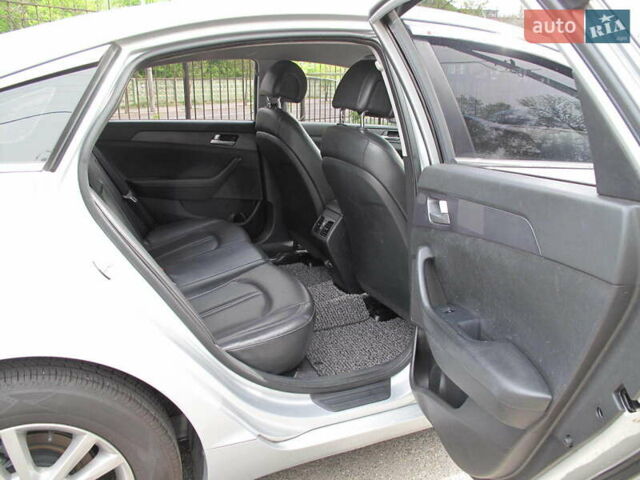 Сірий Хендай Соната, об'ємом двигуна 2 л та пробігом 265 тис. км за 10500 $, фото 14 на Automoto.ua