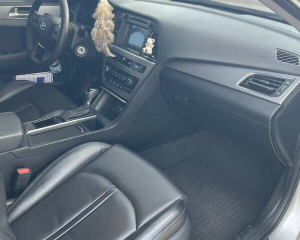 Сірий Хендай Соната, об'ємом двигуна 2 л та пробігом 250 тис. км за 12000 $, фото 3 на Automoto.ua