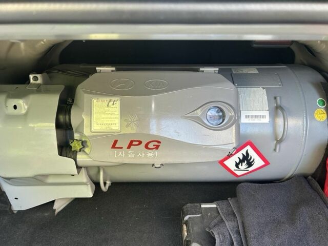 Серый Хендай Соната, объемом двигателя 2 л и пробегом 460 тыс. км за 11500 $, фото 5 на Automoto.ua