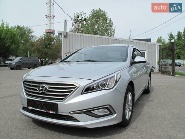 Сірий Хендай Соната, об'ємом двигуна 2 л та пробігом 265 тис. км за 10500 $, фото 1 на Automoto.ua