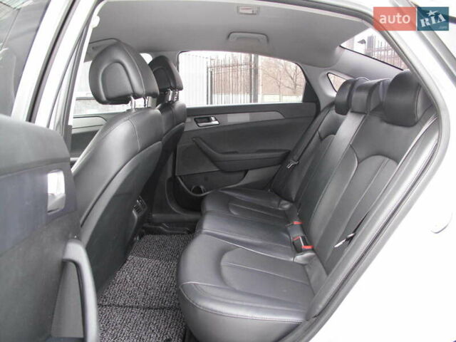 Сірий Хендай Соната, об'ємом двигуна 2 л та пробігом 265 тис. км за 10500 $, фото 27 на Automoto.ua
