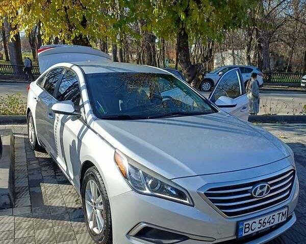 Серый Хендай Соната, объемом двигателя 2.36 л и пробегом 203 тыс. км за 13349 $, фото 3 на Automoto.ua