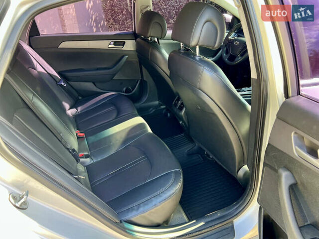 Серый Хендай Соната, объемом двигателя 2 л и пробегом 350 тыс. км за 8700 $, фото 28 на Automoto.ua