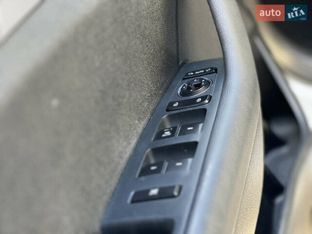 Серый Хендай Соната, объемом двигателя 2 л и пробегом 350 тыс. км за 8700 $, фото 18 на Automoto.ua