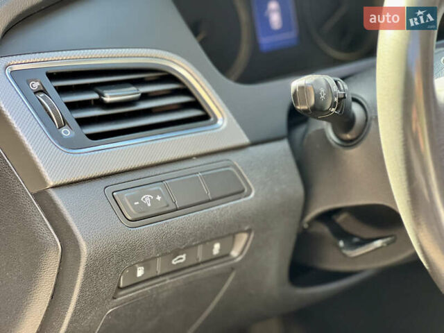 Серый Хендай Соната, объемом двигателя 2 л и пробегом 350 тыс. км за 8700 $, фото 19 на Automoto.ua