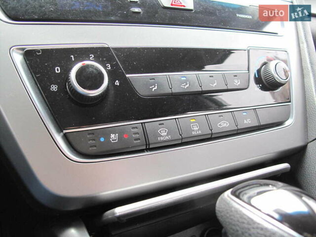 Сірий Хендай Соната, об'ємом двигуна 2 л та пробігом 265 тис. км за 10500 $, фото 59 на Automoto.ua