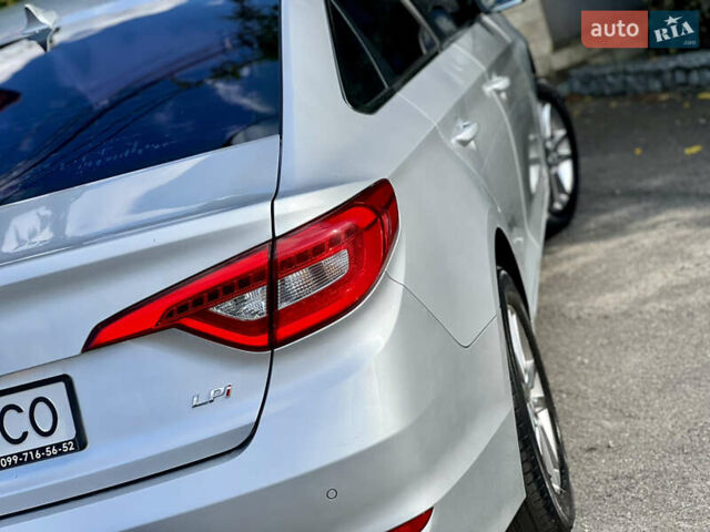 Серый Хендай Соната, объемом двигателя 2 л и пробегом 350 тыс. км за 8700 $, фото 15 на Automoto.ua