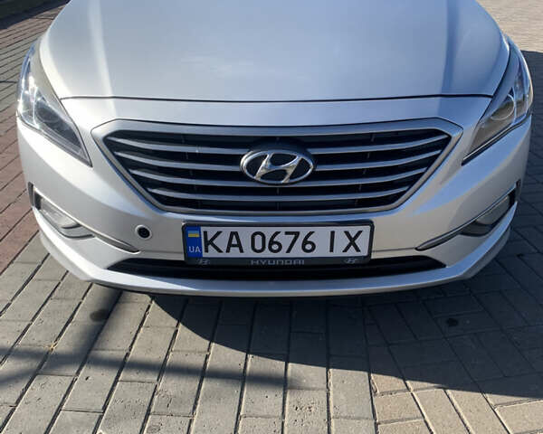 Серый Хендай Соната, объемом двигателя 2 л и пробегом 150 тыс. км за 9800 $, фото 3 на Automoto.ua