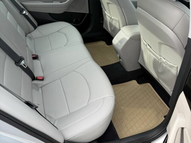 Сірий Хендай Соната, об'ємом двигуна 2.4 л та пробігом 111 тис. км за 11800 $, фото 4 на Automoto.ua