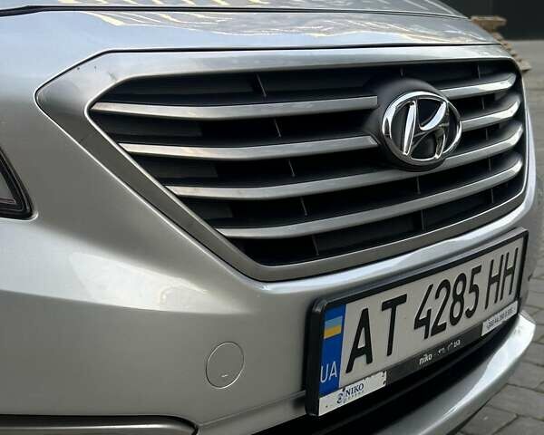 Серый Хендай Соната, объемом двигателя 2 л и пробегом 381 тыс. км за 8300 $, фото 11 на Automoto.ua