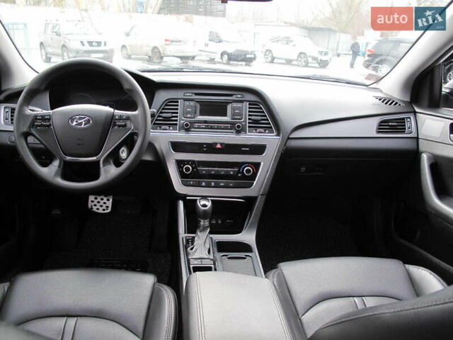 Сірий Хендай Соната, об'ємом двигуна 2 л та пробігом 265 тис. км за 10500 $, фото 31 на Automoto.ua
