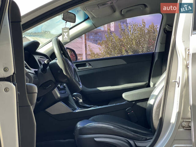 Серый Хендай Соната, объемом двигателя 2 л и пробегом 350 тыс. км за 8700 $, фото 17 на Automoto.ua