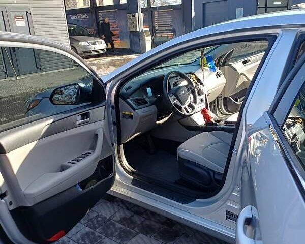 Серый Хендай Соната, объемом двигателя 2.36 л и пробегом 203 тыс. км за 13349 $, фото 19 на Automoto.ua