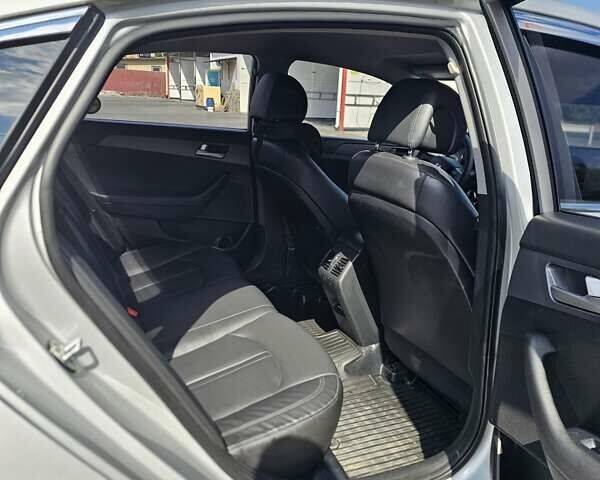 Сірий Хендай Соната, об'ємом двигуна 2 л та пробігом 380 тис. км за 10500 $, фото 21 на Automoto.ua