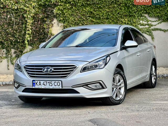 Серый Хендай Соната, объемом двигателя 2 л и пробегом 350 тыс. км за 8700 $, фото 5 на Automoto.ua