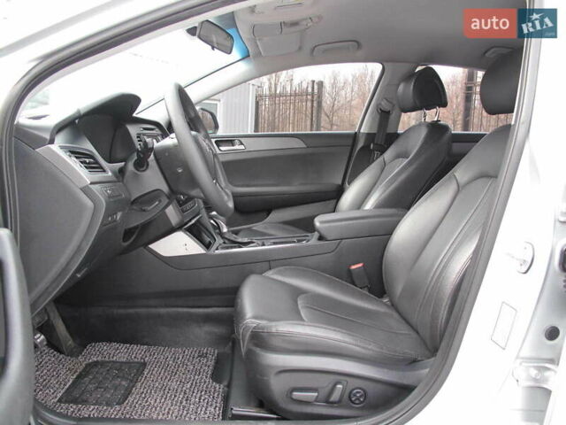 Сірий Хендай Соната, об'ємом двигуна 2 л та пробігом 265 тис. км за 10500 $, фото 20 на Automoto.ua