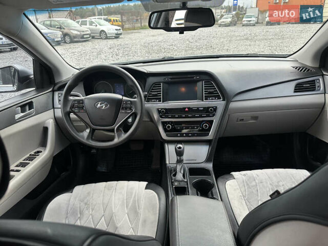 Серый Хендай Соната, объемом двигателя 2.36 л и пробегом 110 тыс. км за 8500 $, фото 7 на Automoto.ua