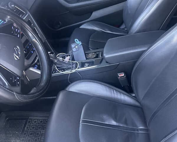 Сірий Хендай Соната, об'ємом двигуна 2 л та пробігом 363 тис. км за 9700 $, фото 1 на Automoto.ua